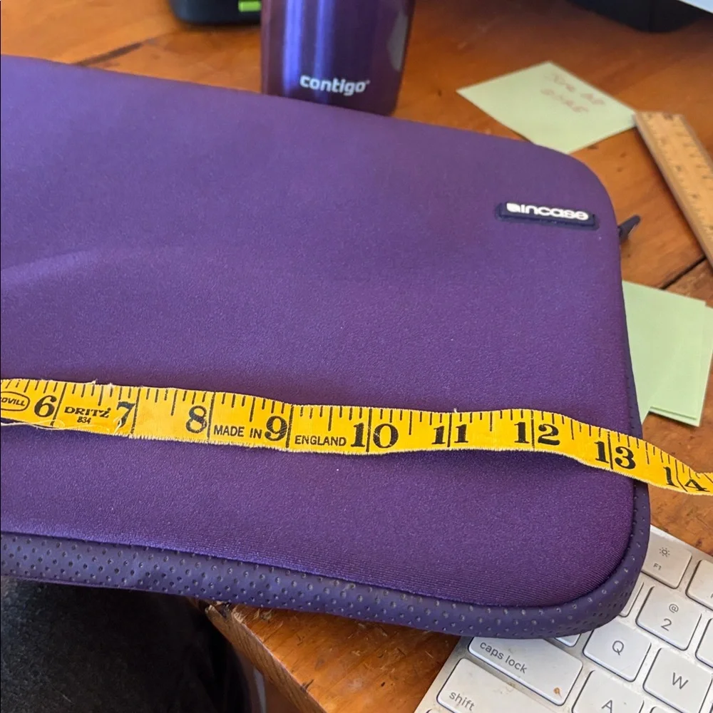 Incase Women's iPad Padded Zippered Bag in Purple